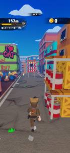 ニャイト・ランニャーズのランゲーム序盤プレイ画面｜猫になっちゃう率ゲージと障害物が確認できる